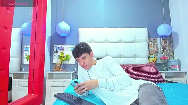 Snapshot of Matteo12_ chatting on November 2, 2025, 2:47 am Matteo12 online show from November 2, 2025, 2:47 am