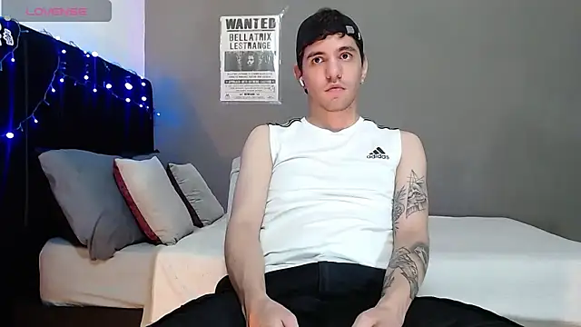 Matteo12  online show from December 18, 2025, 5:24 am