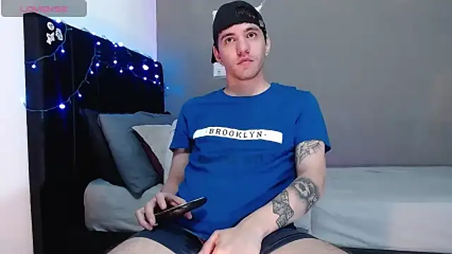 Matteo12  online show from December 22, 2025, 5:48 am