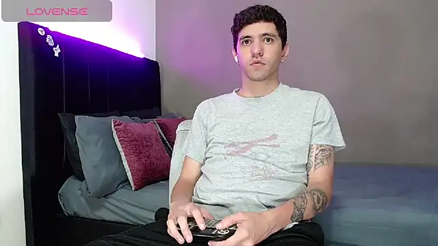 Matteo12  online show from February 22, 2026, 3:40 am