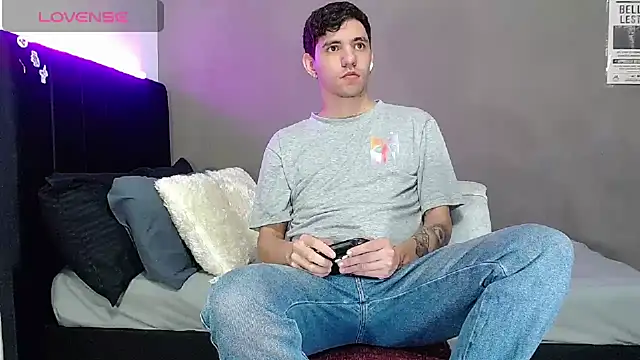 Matteo12  online show from March 26, 2026, 9:04 am