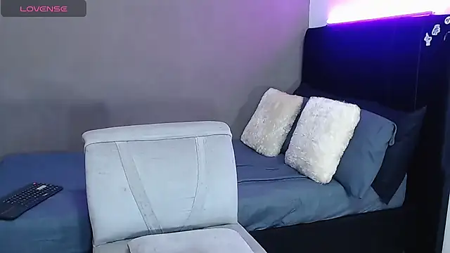 Matteo12  online show from April 22, 2026, 3:42 am