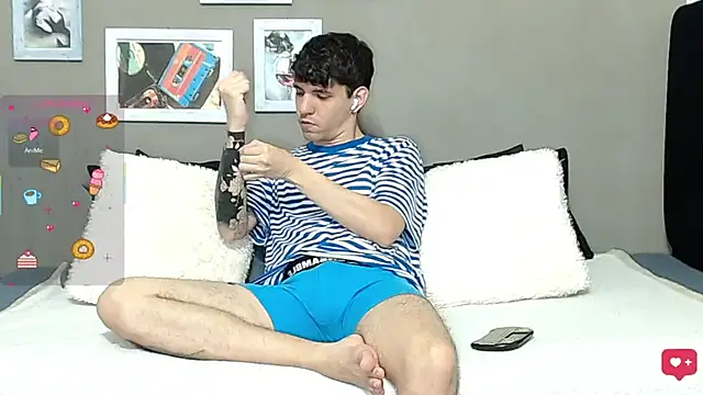 Snapshot of Matteo12_ chatting on June 5, 2026, 3:35 am Matteo12 online show from June 5, 2026, 3:35 am