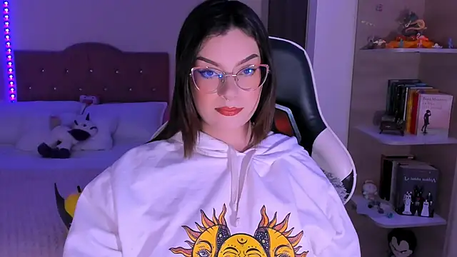 OphelianaRose33 online show from December 18, 2025, 9:54 pm