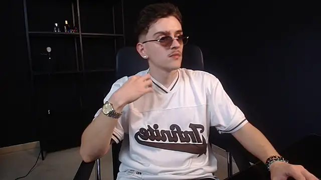 FelixStarkk online show from June 20, 2026, 4:32 pm