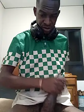 Snapshot of Fizozoo chatting on February 7, 2026, 8:56 pm Fizozoo online show from February 7, 2026, 8:56 pm