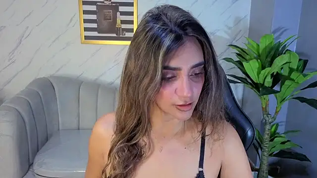Snapshot of agatha_brooks_t chatting on April 10, 2026, 12:32 pm agatha brooks t online show from April 10, 2026, 12:32 pm