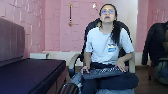 Snapshot of katalina07_1 chatting on March 17, 2026, 1:47 pm katalina07 1 online show from March 17, 2026, 1:47 pm