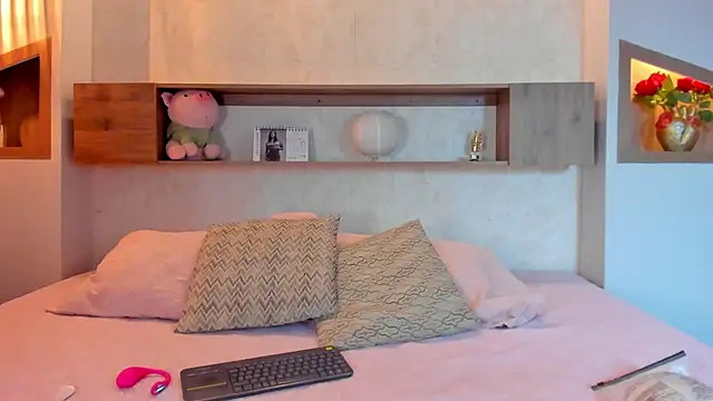 Emilly Beaumont online show from March 26, 2026, 1:28 pm