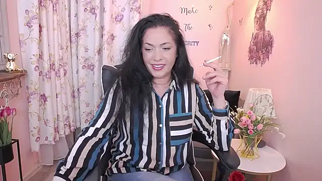 Snapshot of MyLovOne chatting on June 1, 2026, 11:01 am MyLovOne online show from June 1, 2026, 11:01 am