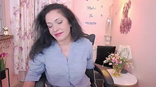 Snapshot of MyLovOne chatting on June 7, 2026, 9:24 am MyLovOne online show from June 7, 2026, 9:24 am