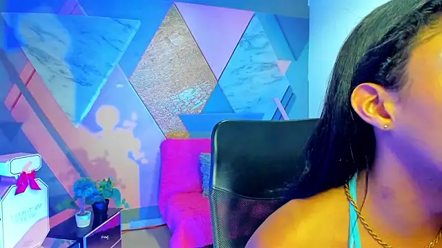 keytinthomson  online show from October 27, 2025, 8:24 pm