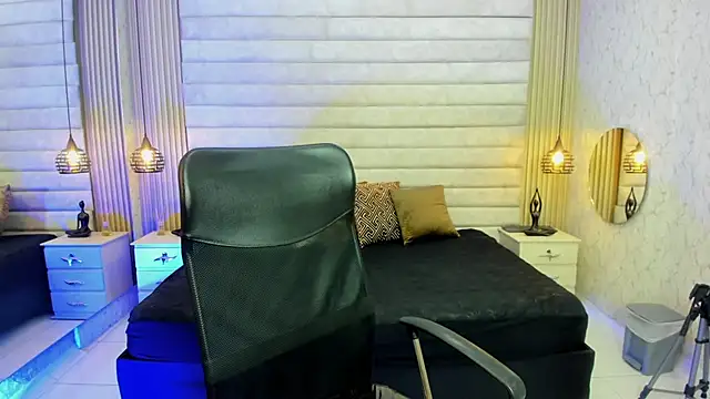 keytinthomson  online show from February 2, 2026, 7:23 pm