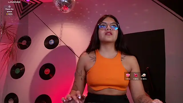 Lilith and Khloe online show from September 20, 2025, 11:33 am