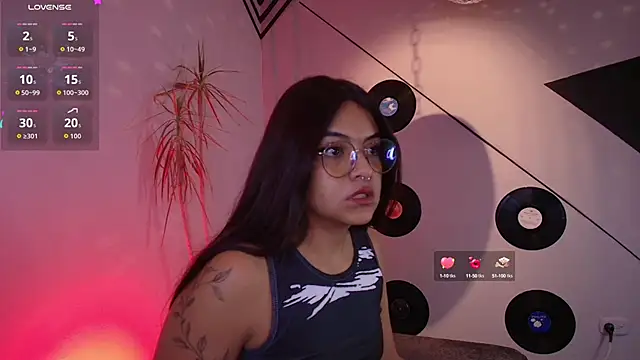 Lilith and Khloe online show from October 2, 2025, 11:17 am