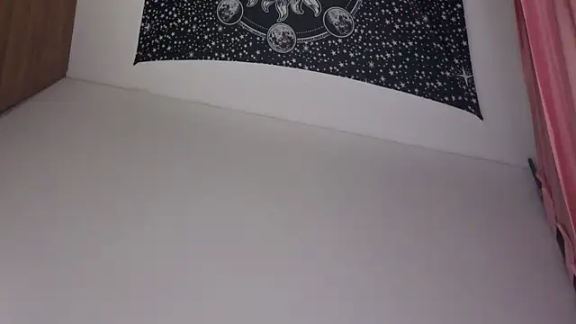 Snapshot of lilyx_ chatting on April 19, 2026, 4:56 am lilyx online show from April 19, 2026, 4:56 am