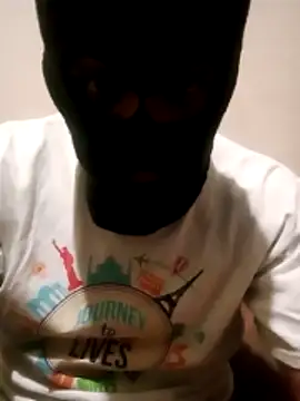 Golonzo1996 online show from November 14, 2025, 9:24 pm