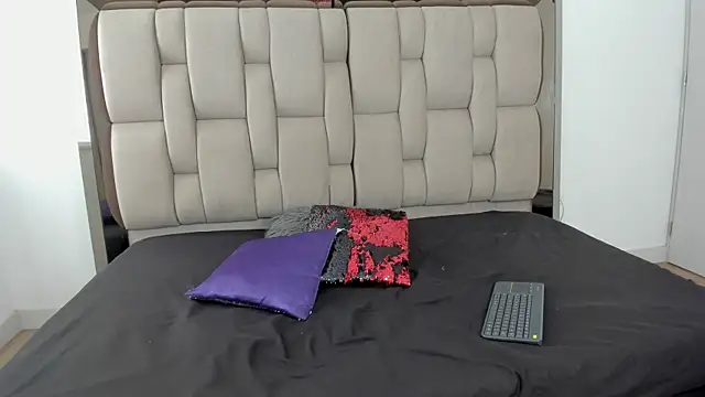 Enzo issis online show from October 9, 2025, 6:28 pm