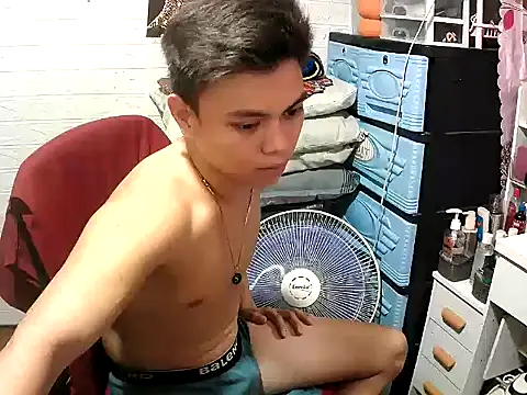 Snapshot of Pinoy_slutcummer69 chatting on May 14, 2026, 1:51 pm Pinoy slutcummer69 online show from May 14, 2026, 1:51 pm
