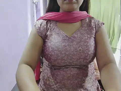 Snapshot of Naina_007 chatting on September 22, 2025, 6:59 am Naina 007 online show from September 22, 2025, 6:59 am