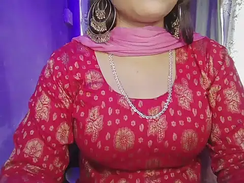 Snapshot of Naina_007 chatting on October 10, 2025, 6:45 am Naina 007 online show from October 10, 2025, 6:45 am