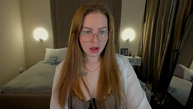 MikaBloom online show from October 2, 2025, 1:56 am