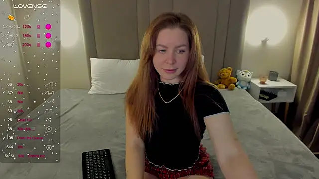 Snapshot of MikaBloom chatting on March 6, 2026, 1:57 am MikaBloom online show from March 6, 2026, 1:57 am