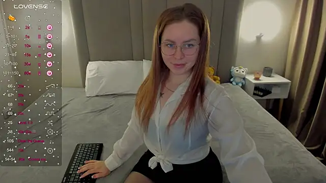 Snapshot of MikaBloom chatting on March 9, 2026, 1:53 am MikaBloom online show from March 9, 2026, 1:53 am