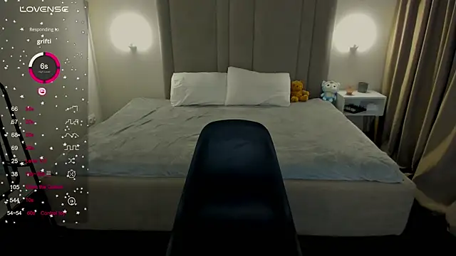 Snapshot of MikaBloom chatting on March 13, 2026, 1:56 am MikaBloom online show from March 13, 2026, 1:56 am