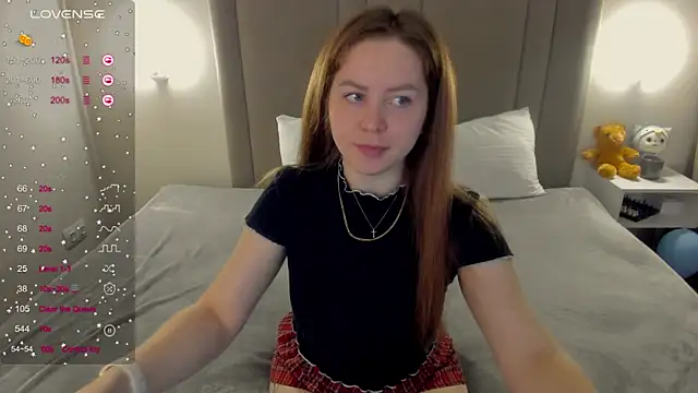 Snapshot of MikaBloom chatting on April 12, 2026, 1:43 am MikaBloom online show from April 12, 2026, 1:43 am