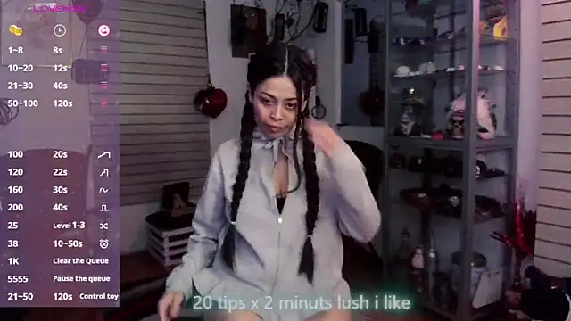 xinamora online show from October 23, 2025, 4:23 am