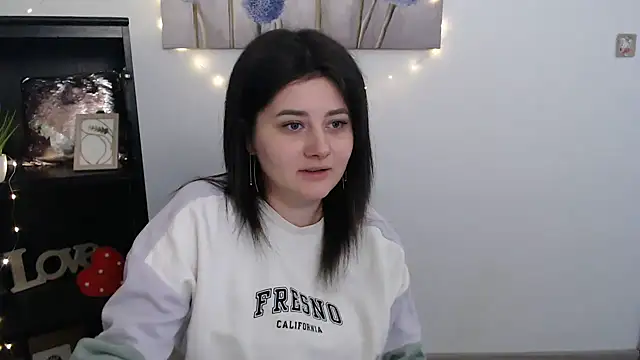 Katrin kiss  online show from March 4, 2026, 1:17 pm