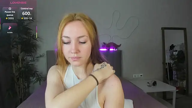 Luna G0ld online show from October 19, 2025, 12:00 am