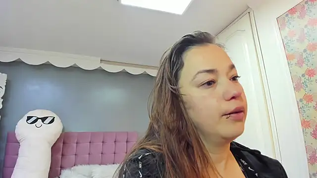 Tammy parker  online show from November 4, 2025, 9:08 am