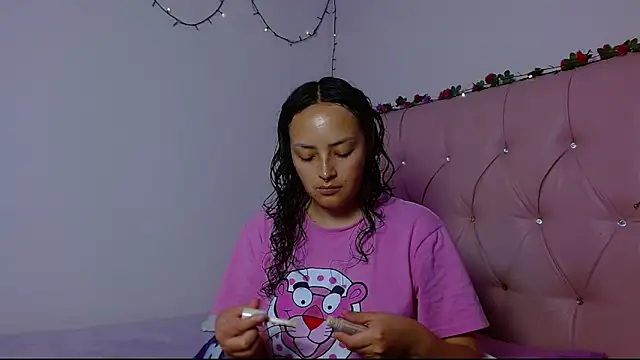 manumeow1 online show from December 4, 2025, 10:18 pm