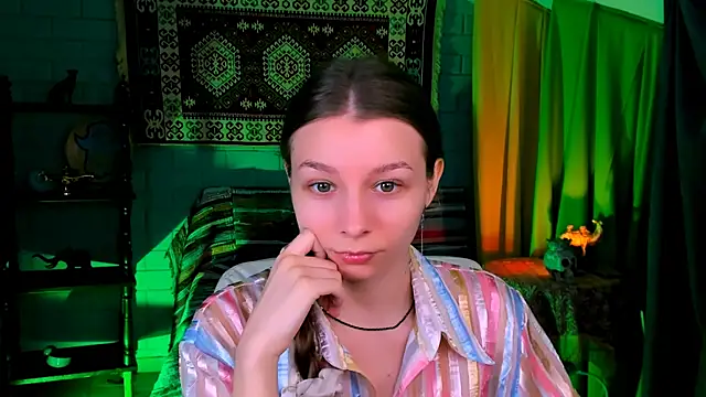 JulieDaniel online show from November 18, 2025, 4:17 am