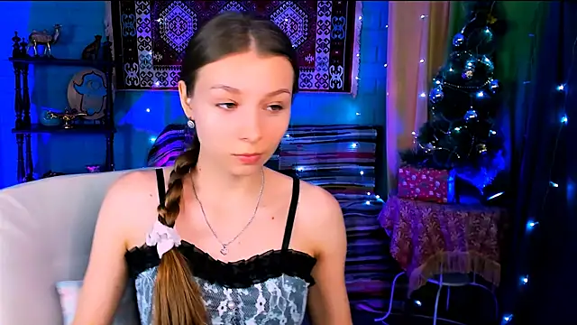 JulieDaniel online show from December 19, 2025, 4:19 am