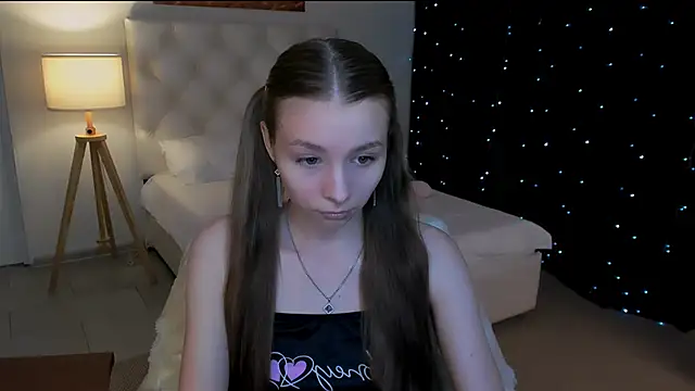 JulieDaniel online show from February 18, 2026, 4:19 am