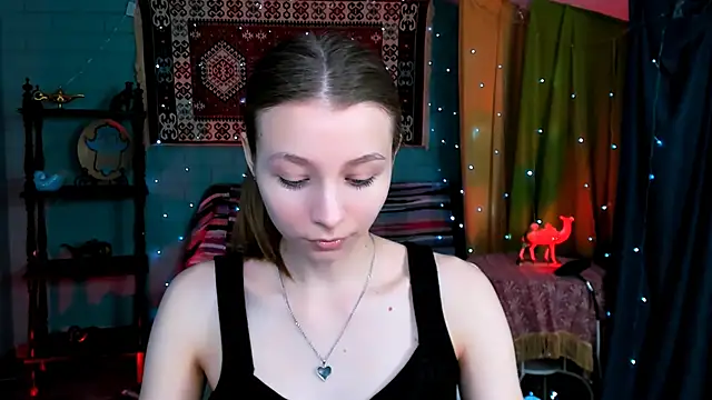 JulieDaniel online show from April 8, 2026, 4:23 am