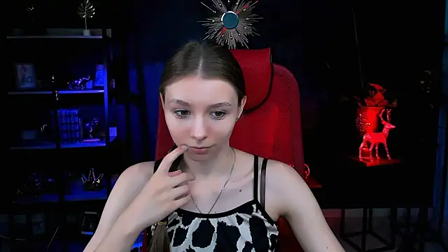 JulieDaniel online show from April 10, 2026, 4:17 am