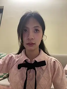 Snapshot of Lil-Gi chatting on September 17, 2025, 3:35 pm Lil-Gi online show from September 17, 2025, 3:35 pm