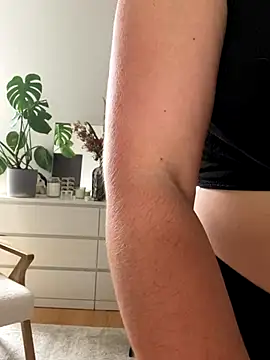 chloedlm5 online show from October 15, 2025, 8:47 am