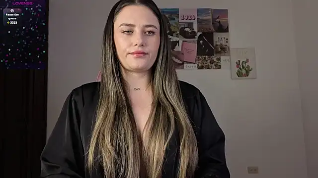 Snapshot of Veronika__Winslow_ chatting on June 3, 2026, 5:21 am Veronika Winslow online show from June 3, 2026, 5:21 am