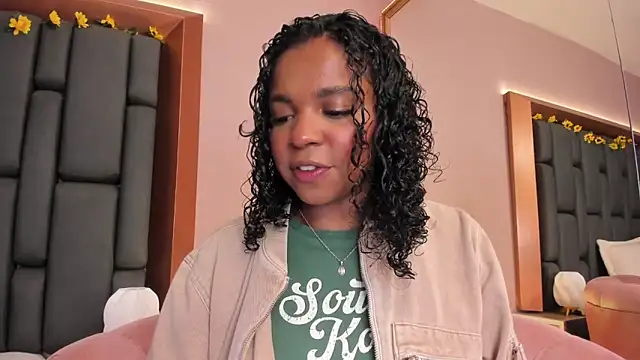 LisaMendez online show from December 4, 2025, 10:51 pm