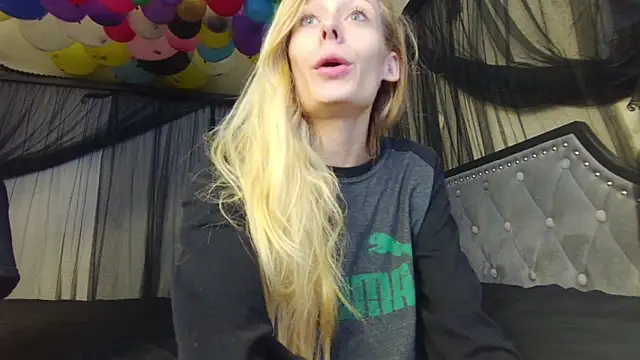 Lola BugsBunny online show from October 29, 2025, 2:19 pm