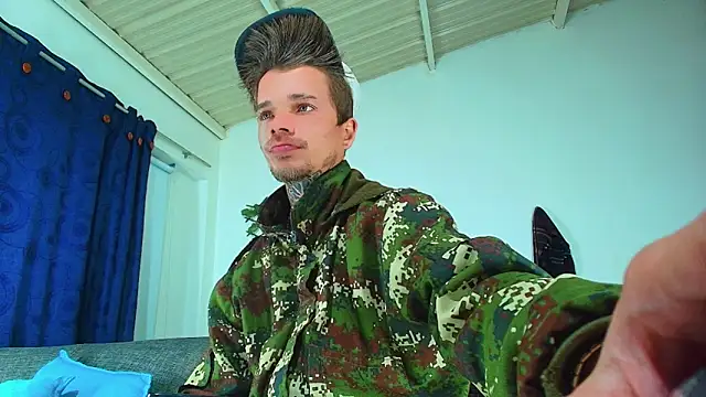 Snapshot of Gold_Loyal77 chatting on September 17, 2025, 4:47 am Gold Loyal77 online show from September 17, 2025, 4:47 am