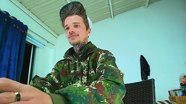 Snapshot of Gold_Loyal77 chatting on September 21, 2025, 8:27 am Gold Loyal77 online show from September 21, 2025, 8:27 am