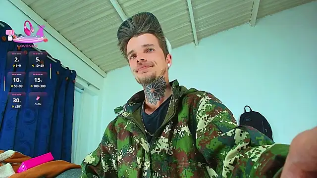 Snapshot of Gold_Loyal77 chatting on September 25, 2025, 8:29 am Gold Loyal77 online show from September 25, 2025, 8:29 am