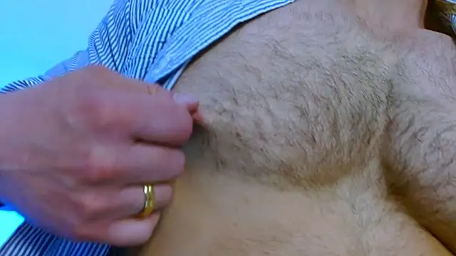 Axel Lover online show from October 16, 2025, 10:44 pm