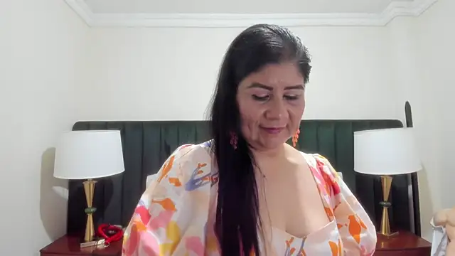 kiraGeiner online show from October 16, 2025, 9:54 am